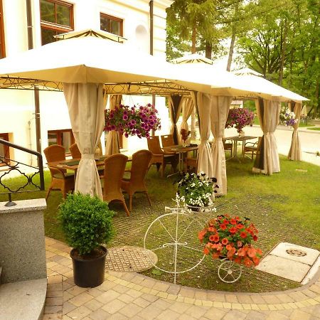 Willa Filiks Restauracja & Pokoje Naleczow Ngoại thất bức ảnh
